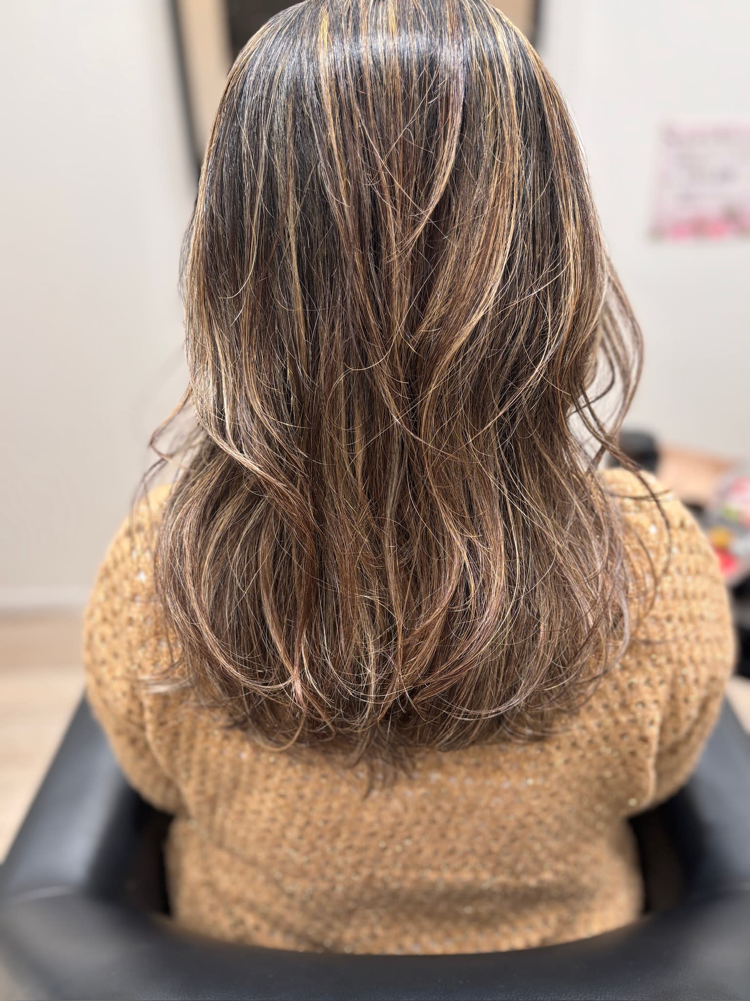 Camelia【カメリア】のスタイル紹介。たっぷりのハイライトでつくる地毛ハイライト