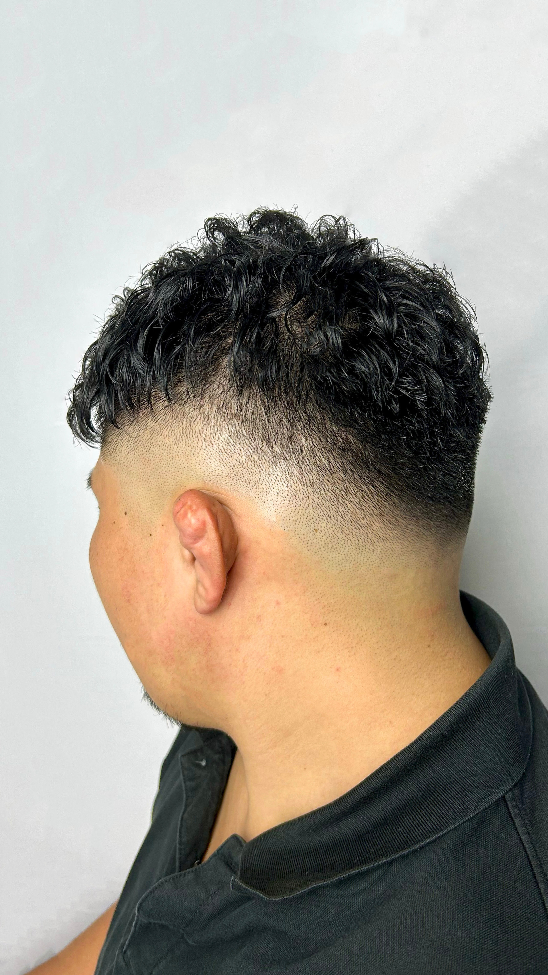 Kazu Hair 段原店【カズヘアー ダンバラテン】のスタイル紹介。ツーブロックスキンフェードパーマスタイル