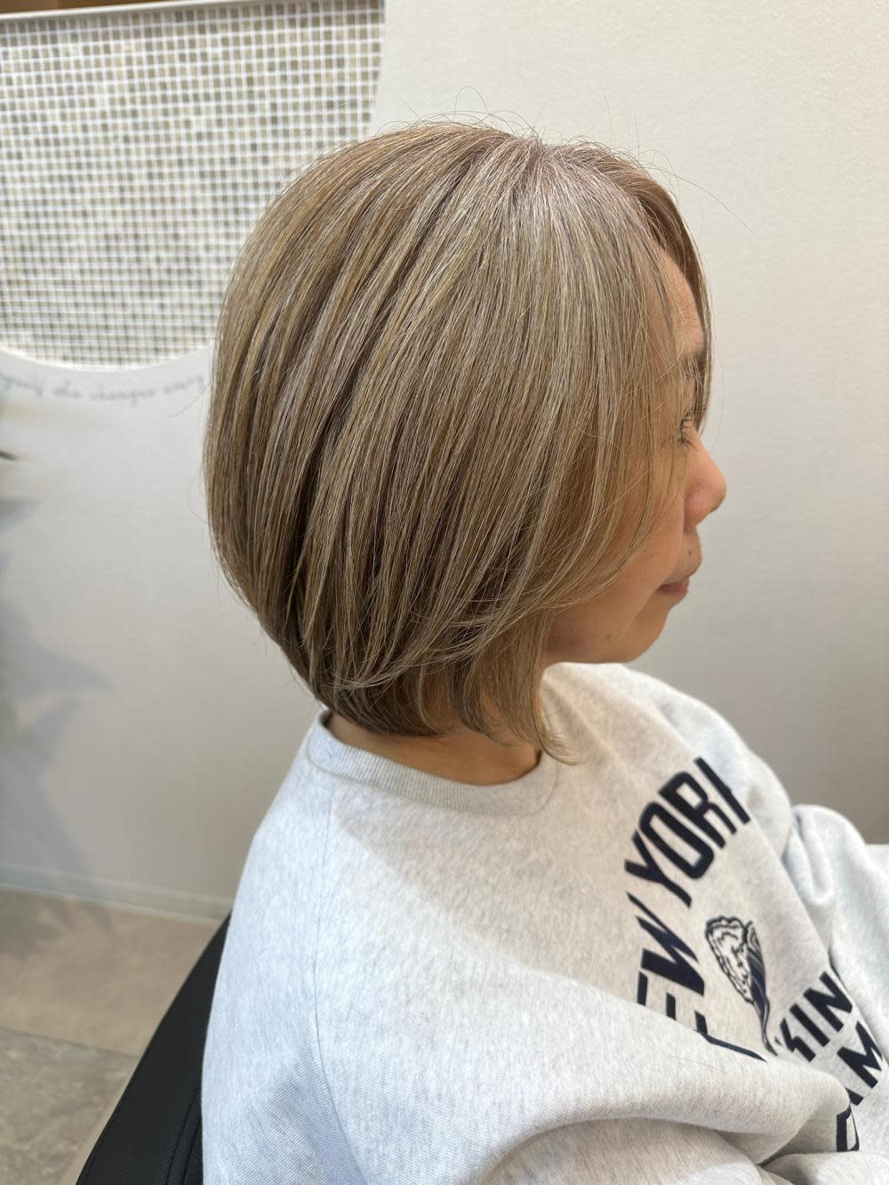 半個室美容室 roan 宗像店【ハンコシツビヨウシツ ロアン ムナカタテン】のスタイル紹介。脱白髪カラー&レイヤーボブ