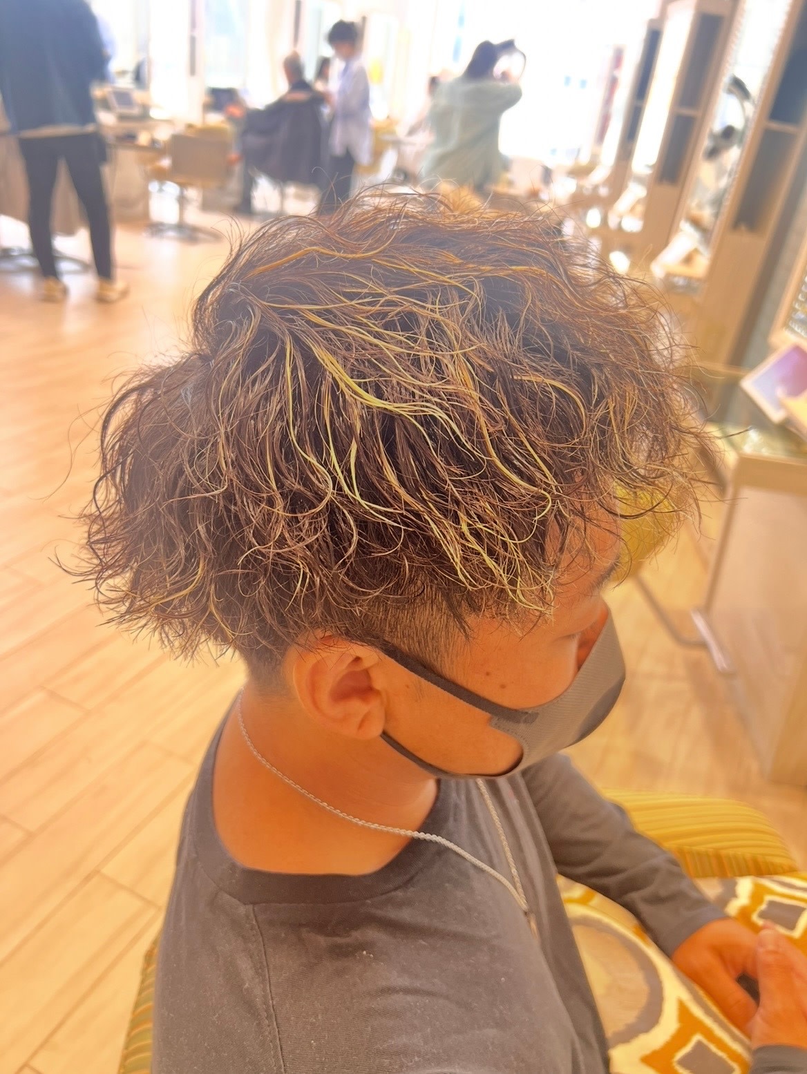 Vis Hair＆Beauty 西新井店【ビス ヘア アンド ビューティー】【ビス ヘアアンドビューティー】のスタイル紹介。ハイライト×ツイスト風カールショート