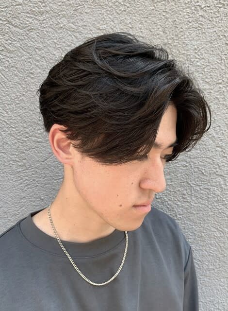 【メンズ個室サロン】ALL DAY HELLO'S【メンズコシツサロン オールデイハローズ】のスタイル紹介。柔らか質感の大人センターパート