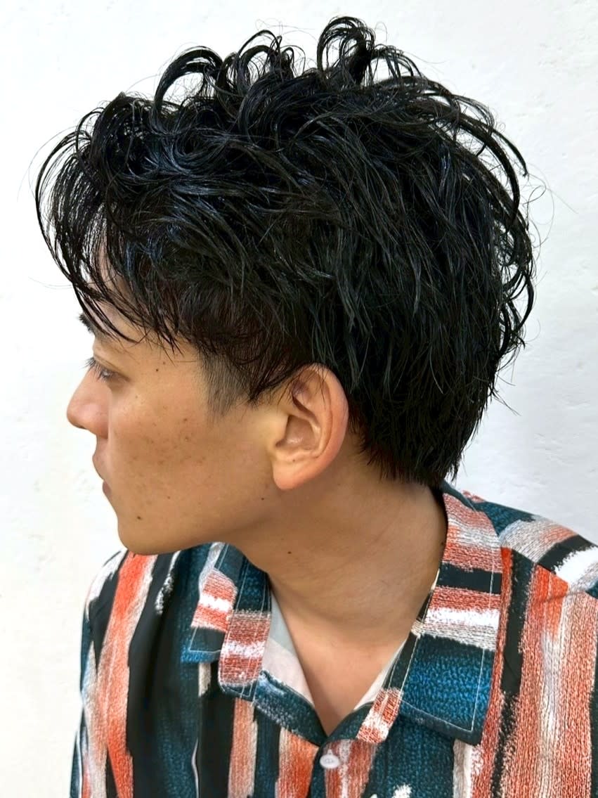 MENS SALON RUGGED 大野城店【メンズサロンラギッドオオノジョウテン】のスタイル紹介。アップバング メンズパーマ ニュアンスパーマ ビジネスヘア