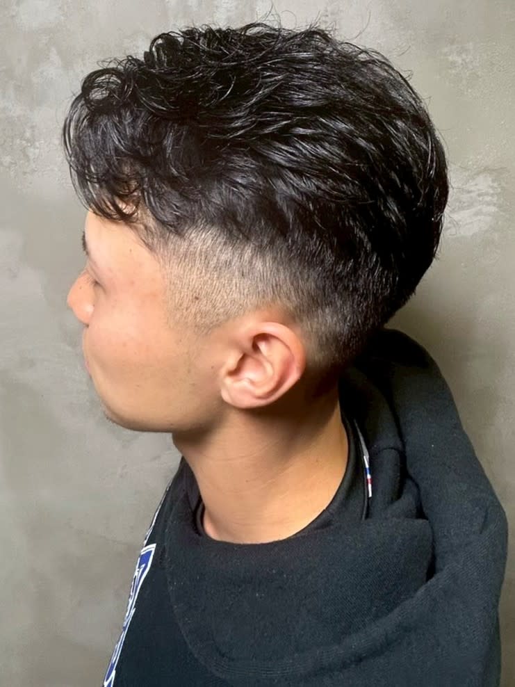 完全個室 THIS IS BARBER 3rd【カンゼンコシツ ディスイズバーバーサード】のスタイル紹介。フェードカット スキンフェード ベリーショート アイパー 