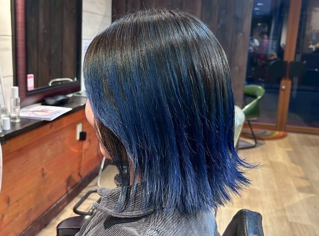 Freedom 池下店 【フリーダム】【フリーダム】のスタイル紹介。透け感ブルー×ミドルボブ／大人クールカラー