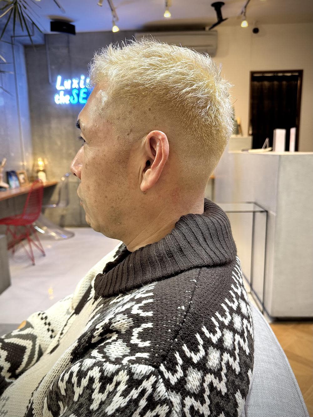 L U X I S ［本店］【ラグシス ホンテン】のスタイル紹介。ホワイトブロンド【立川/メンズ】