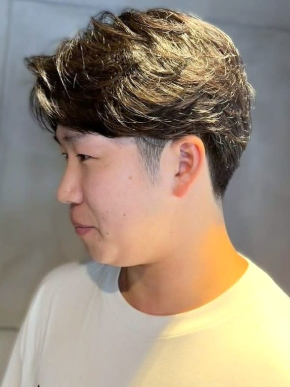 THIS IS BARBER【ディス イズ バーバー】のスタイル紹介。毛流れニュアンスパーマ ツーブロック アップバング【札幌】