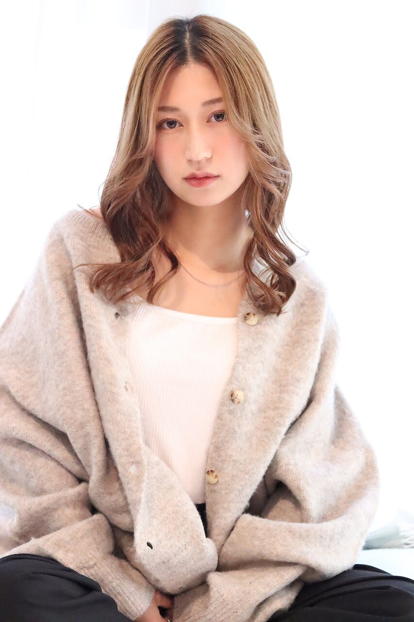 shirof shinjuku【シロフシンジュク】【シロフシンジュク】のスタイル紹介。ロングヘア/顔周りレイヤー/トリートメント