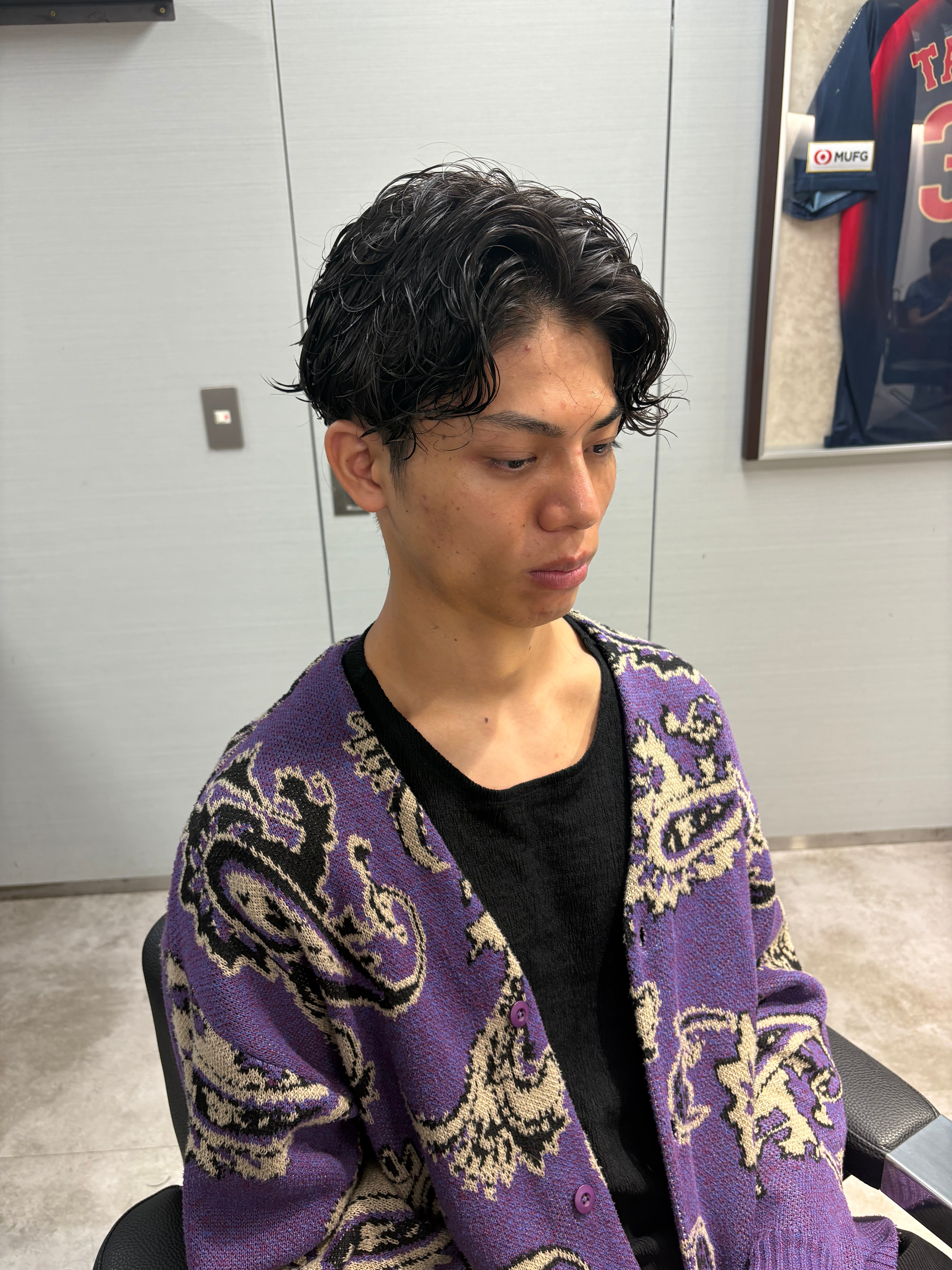 INTRO . by Fi-Ne 渋谷【イントロ バイ フィーネ シブヤ】【イントロ バイ フィーネ シブヤ】のスタイル紹介。バーバー波巻きパーマセンターパート/渋谷