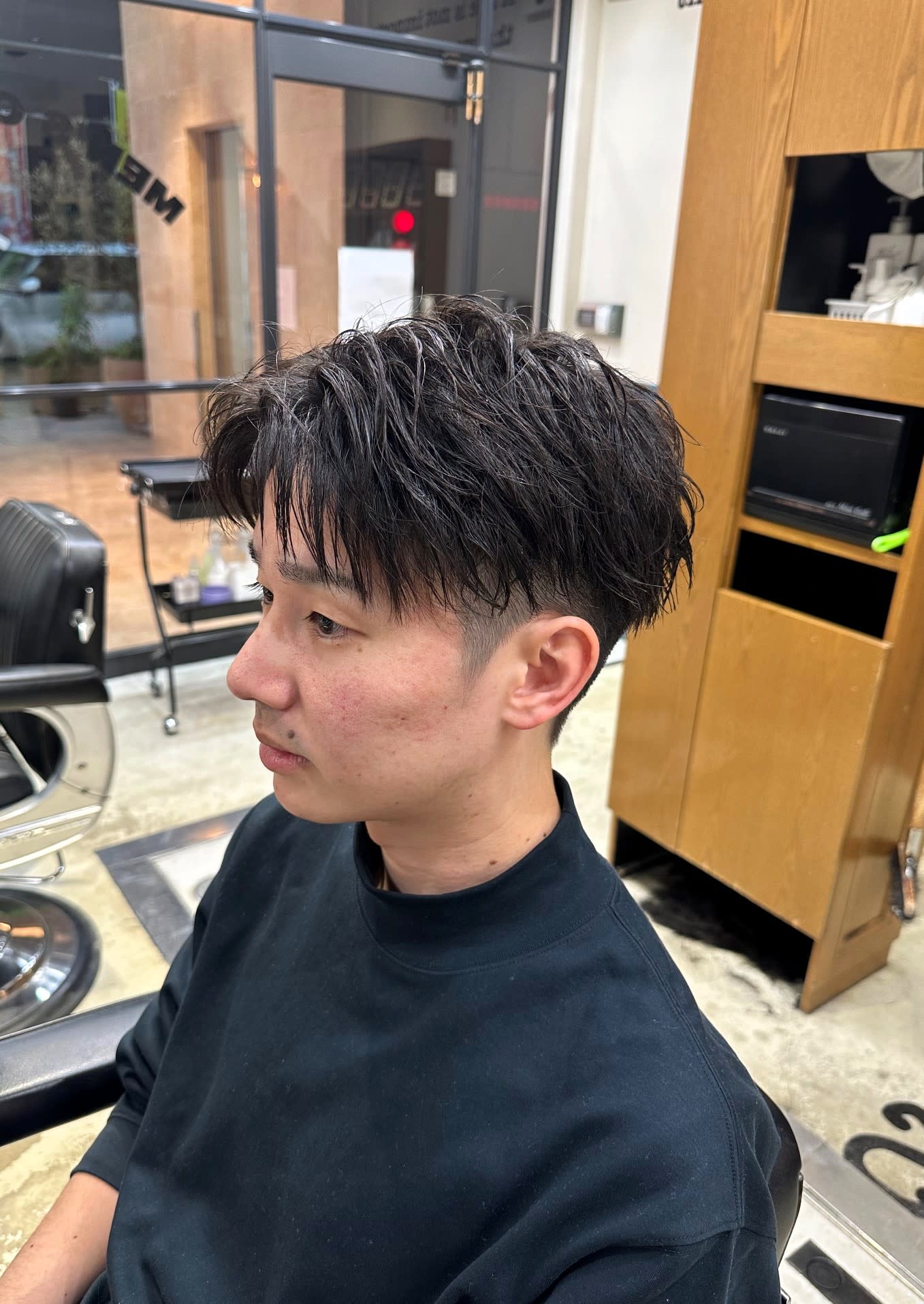 MENS ONLYSALON SHIFT(メンズサロン)【メンズオンリーサロンシフト】のスタイル紹介。アップバング【SHIFT】