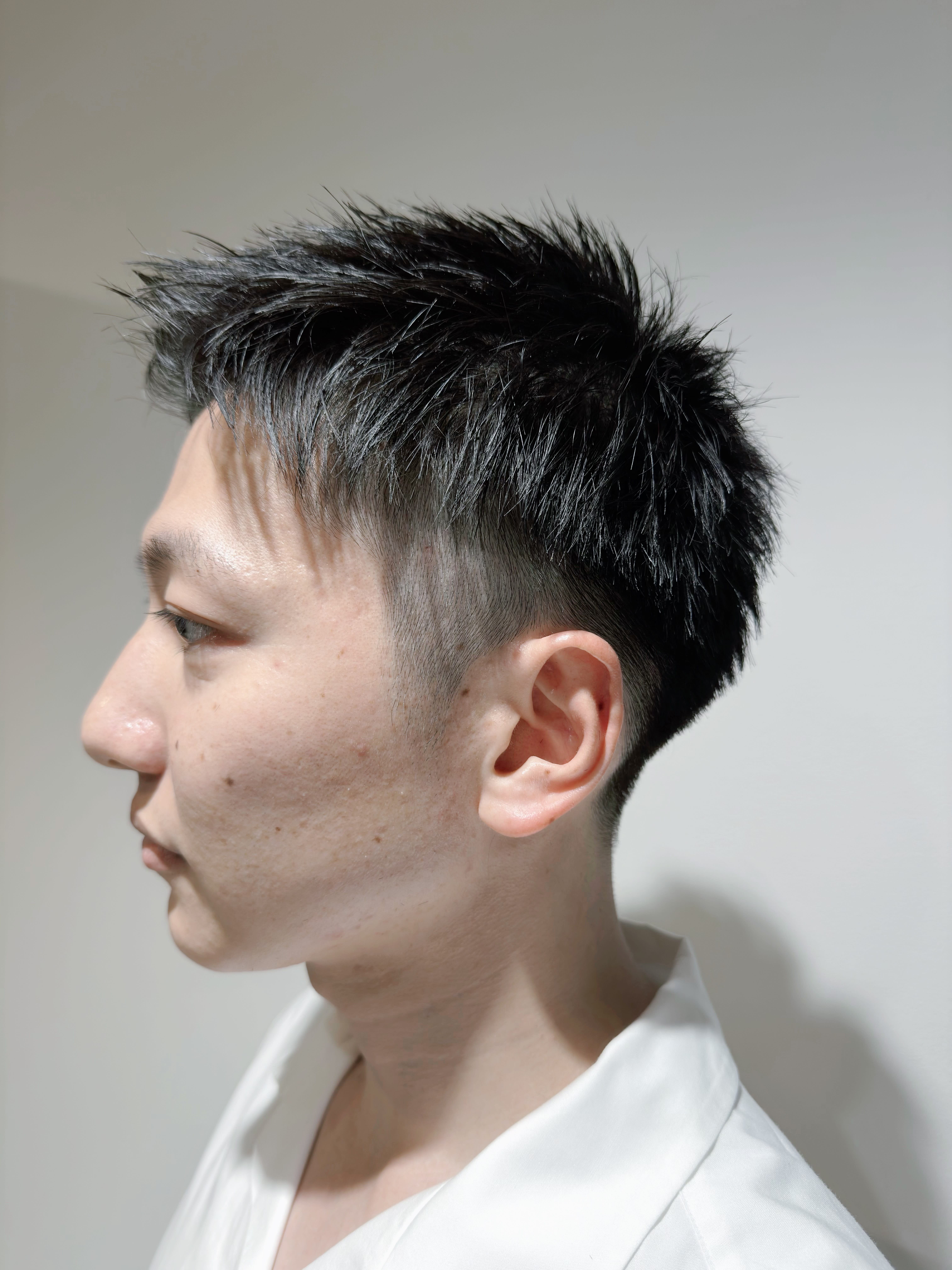 【メンズ個室サロン】ALL DAY HELLO'S【メンズコシツサロン オールデイハローズ】のスタイル紹介。清潔感アップバングショート