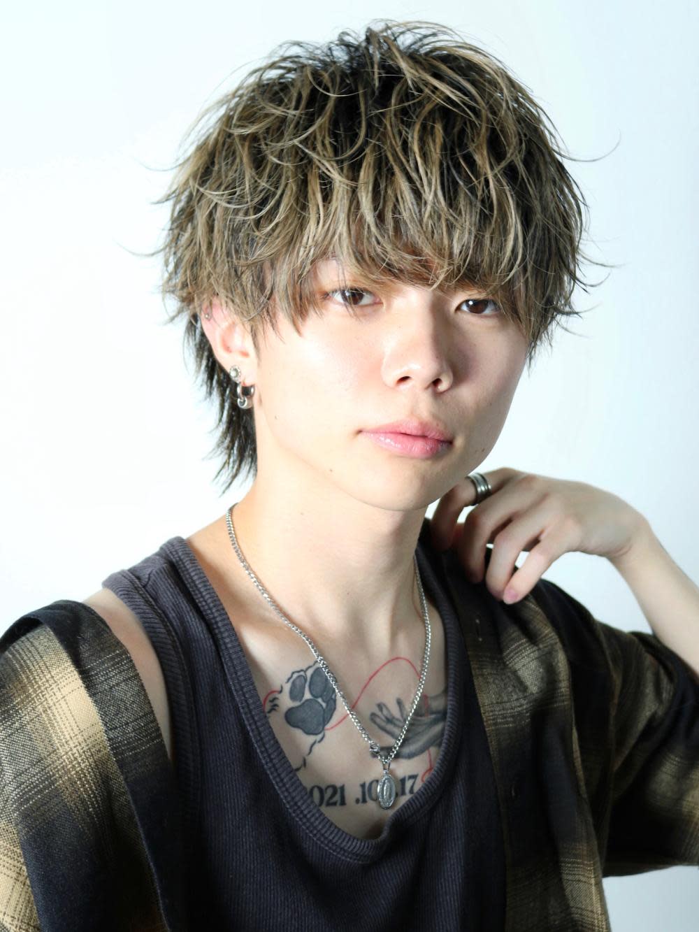 KUROT 福岡本店【クロト フクオカホンテン】のスタイル紹介。無造作ウルフマッシュ