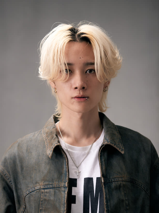 men's salon Gaudi 博多店【メンズサロン ガウディ】【メンズサロン ガウディ ハカタテン】のスタイル紹介。ホワイトブロンド×ブリーチ×ウルフ×カルマパーマ