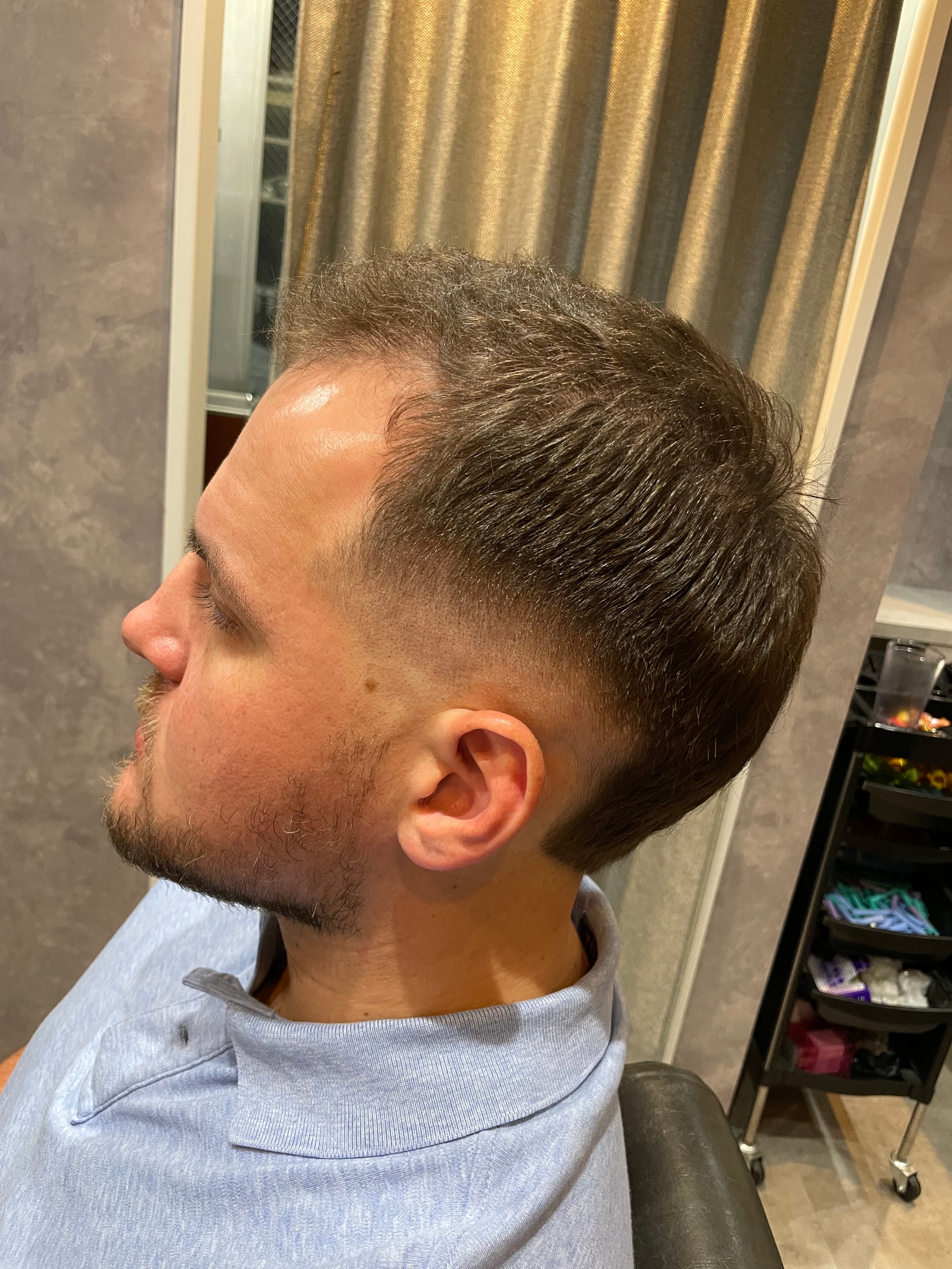 MEGURO BARBER SHOP 6PPONGI 目黒六【メグロ バーバー ショップ ロッポンギ メグロク】のスタイル紹介。バーストフェード