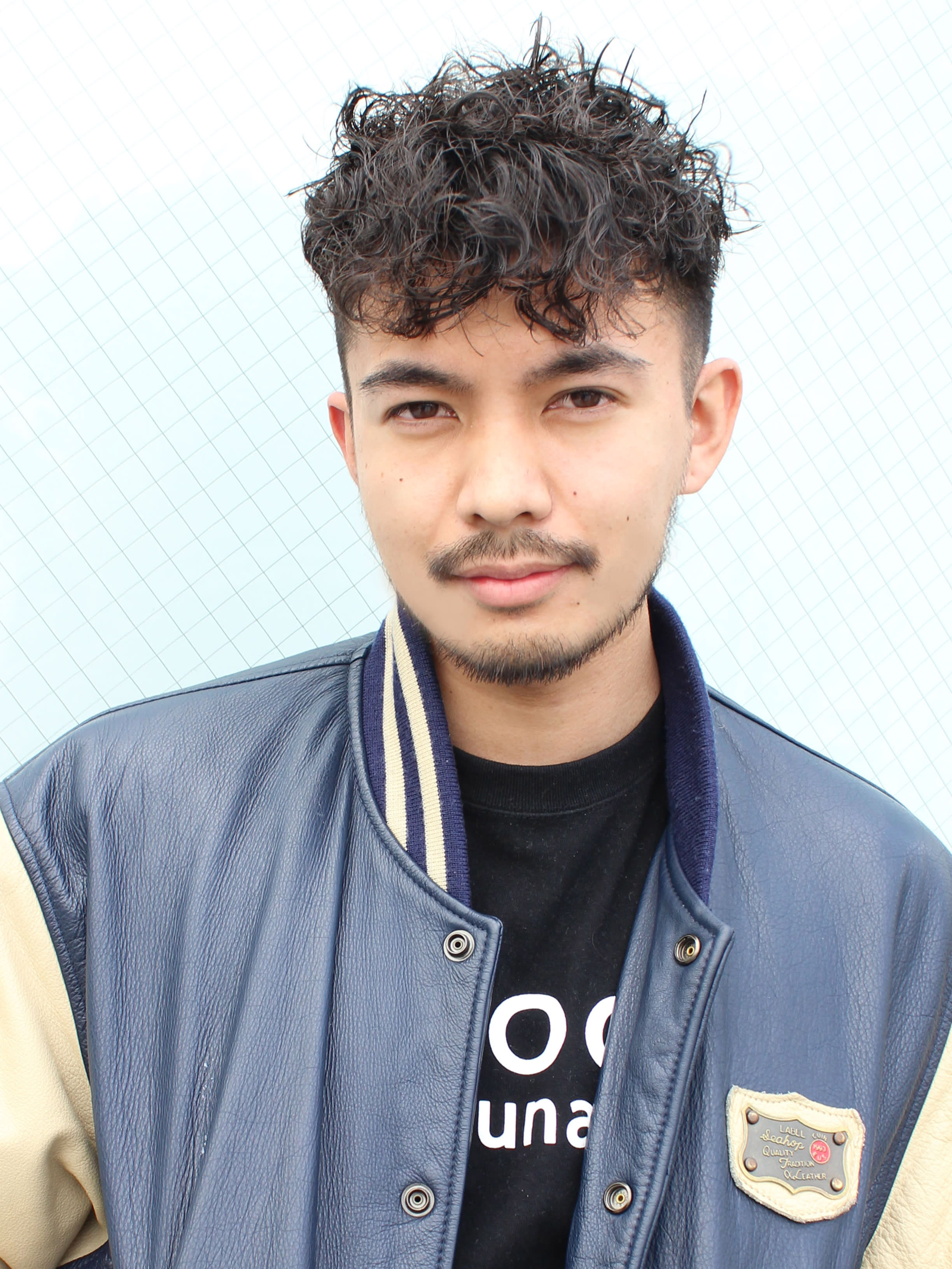 jiji by WORTH WHILE 【ジジ バイ ワースホワイル】【ジジ バイ ワースホワイル】のスタイル紹介。外国人風　クセ毛風パーマ　スペインカール