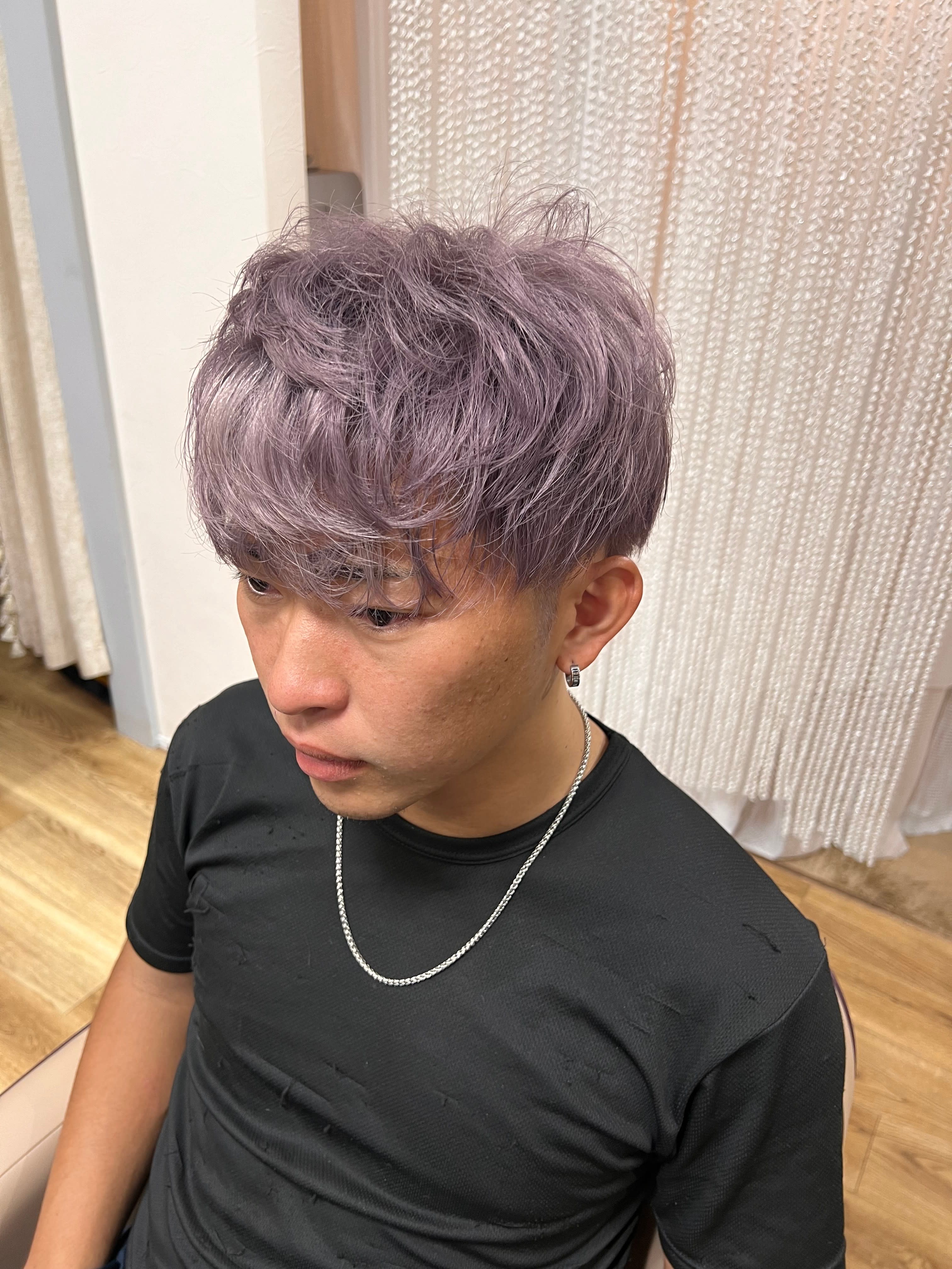 Hair Salon 63【ヘアサロン ロミ】のスタイル紹介。メンズ/ラベンダーグレージュの束感ショート