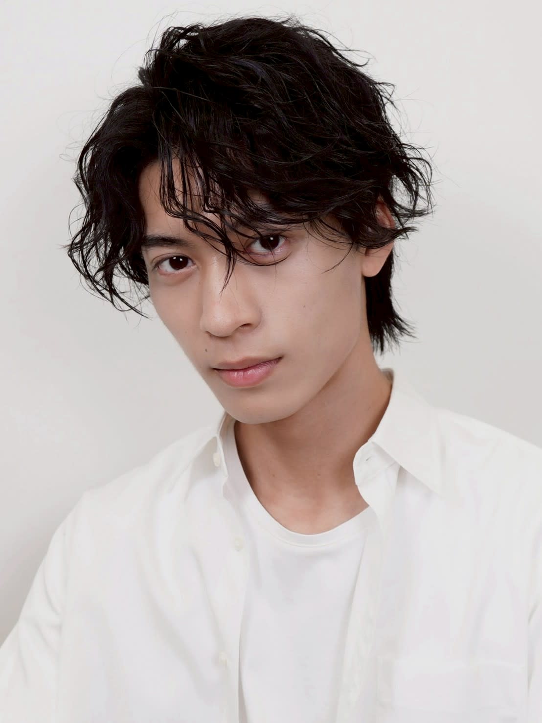 men's salon Gaudi 博多店【メンズサロン ガウディ】【メンズサロン ガウディ ハカタテン】のスタイル紹介。メンズカット×シャドウパーマ×センターパート