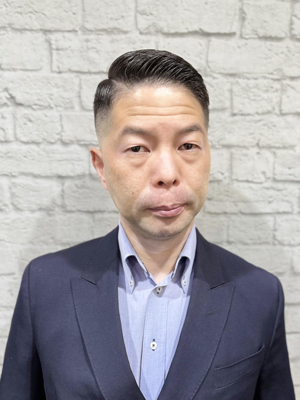 グレイスフルバーバー プラチナム【グレイスフルバーバー プラチナム】のスタイル紹介。スキンフェードクラシカルサイドパート