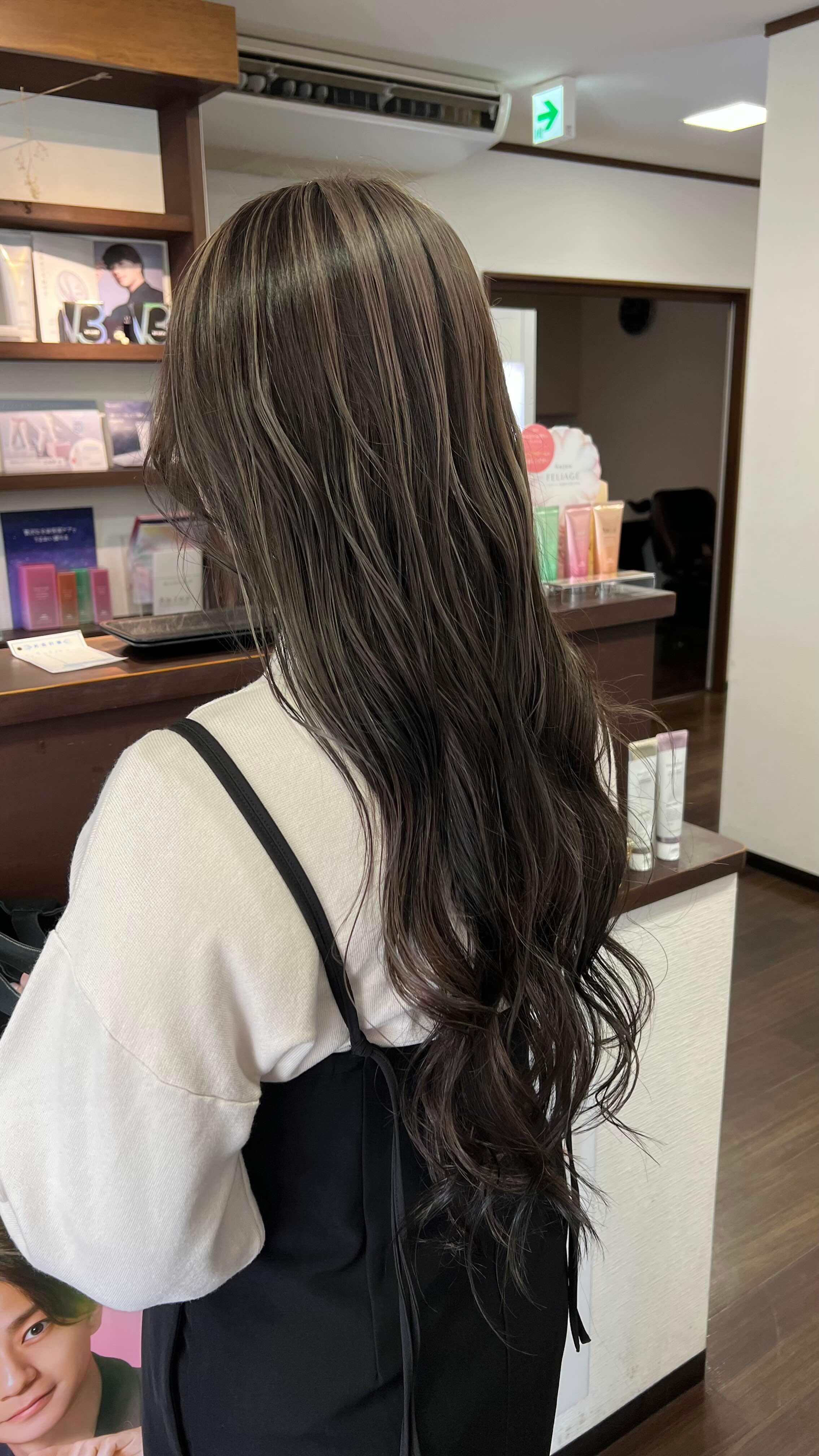 Amonde【アモンド】のスタイル紹介。ハイライトグラデーション