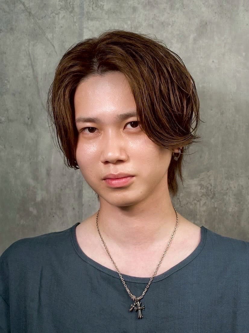 ヒロ銀座 BARBER SHOP 新宿店【ヒロギンザバーバーショップシンジュクテン】のスタイル紹介。ミディアム/ウルフ/センターパート〈理容室〉