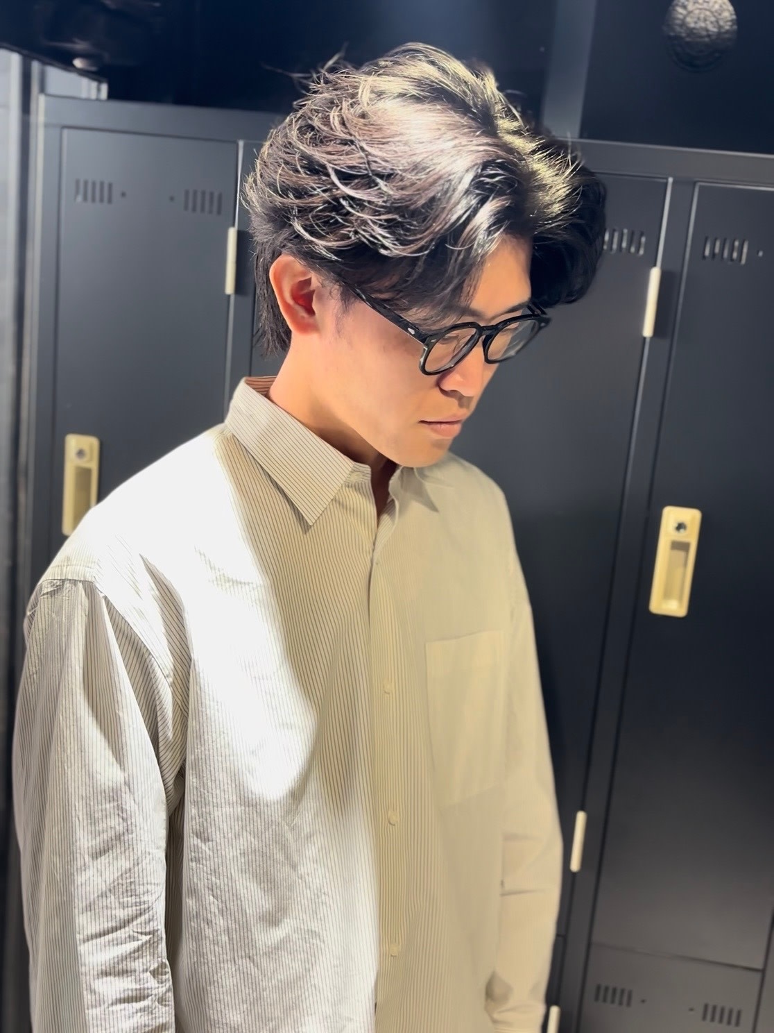 owl 心斎橋【アウル シンサイバシ】のスタイル紹介。センターパート×ニュアンスパーマ×フェザーパーマ×men's