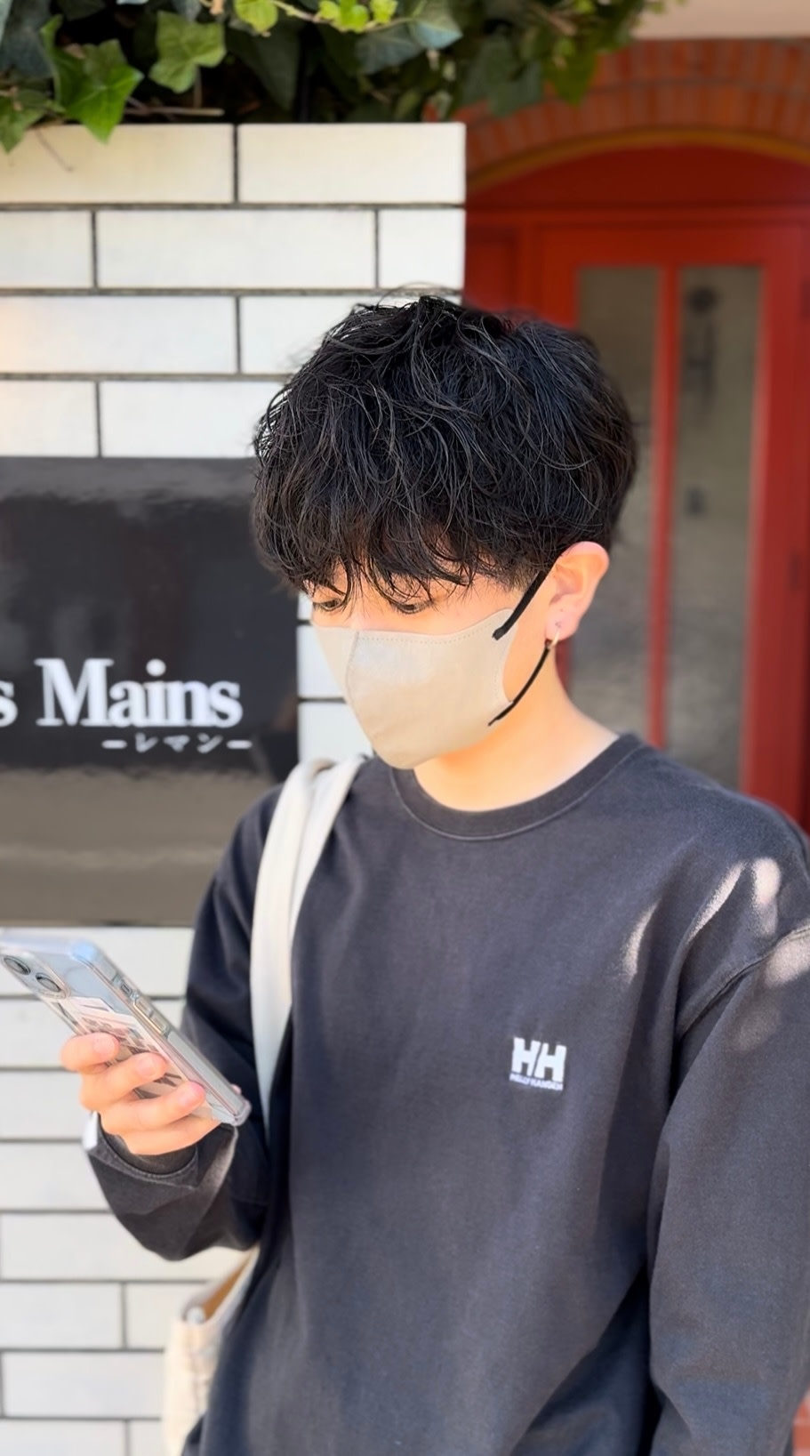 Les Mains メンズ特化サロン【レマン】【レマン メンズトッカサロン】のスタイル紹介。波巻きマッシュ