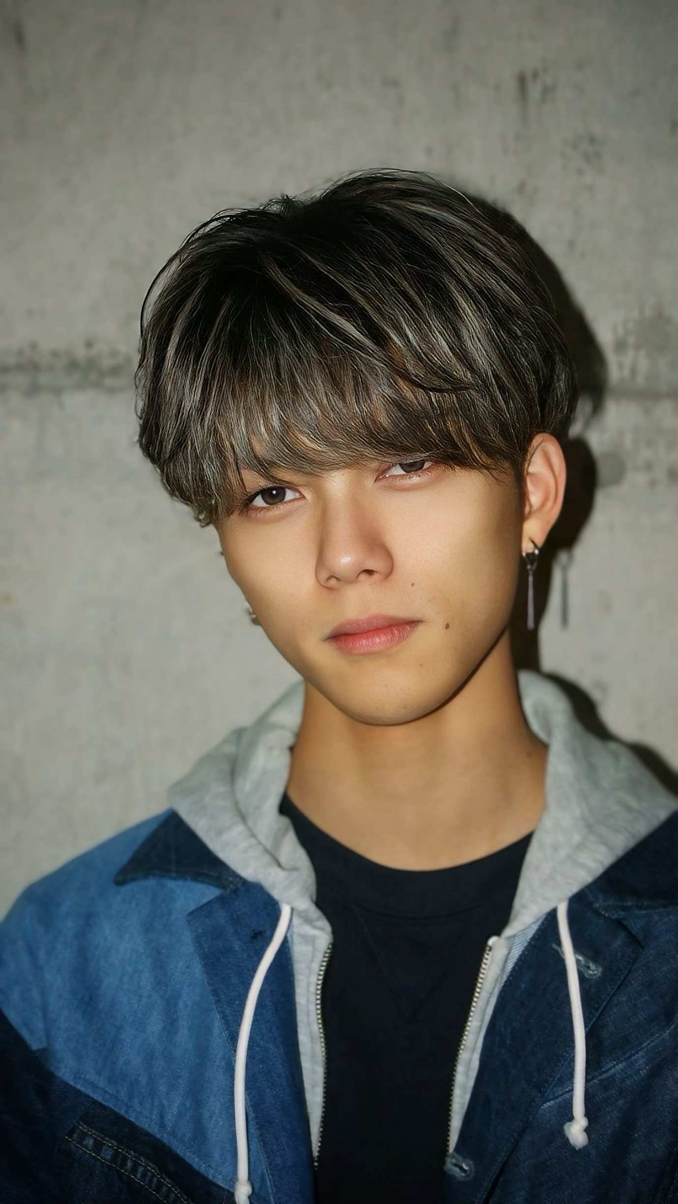 Les Mains メンズ特化サロン【レマン】【レマン メンズトッカサロン】のスタイル紹介。ハイトーン　シースルーマッシュ