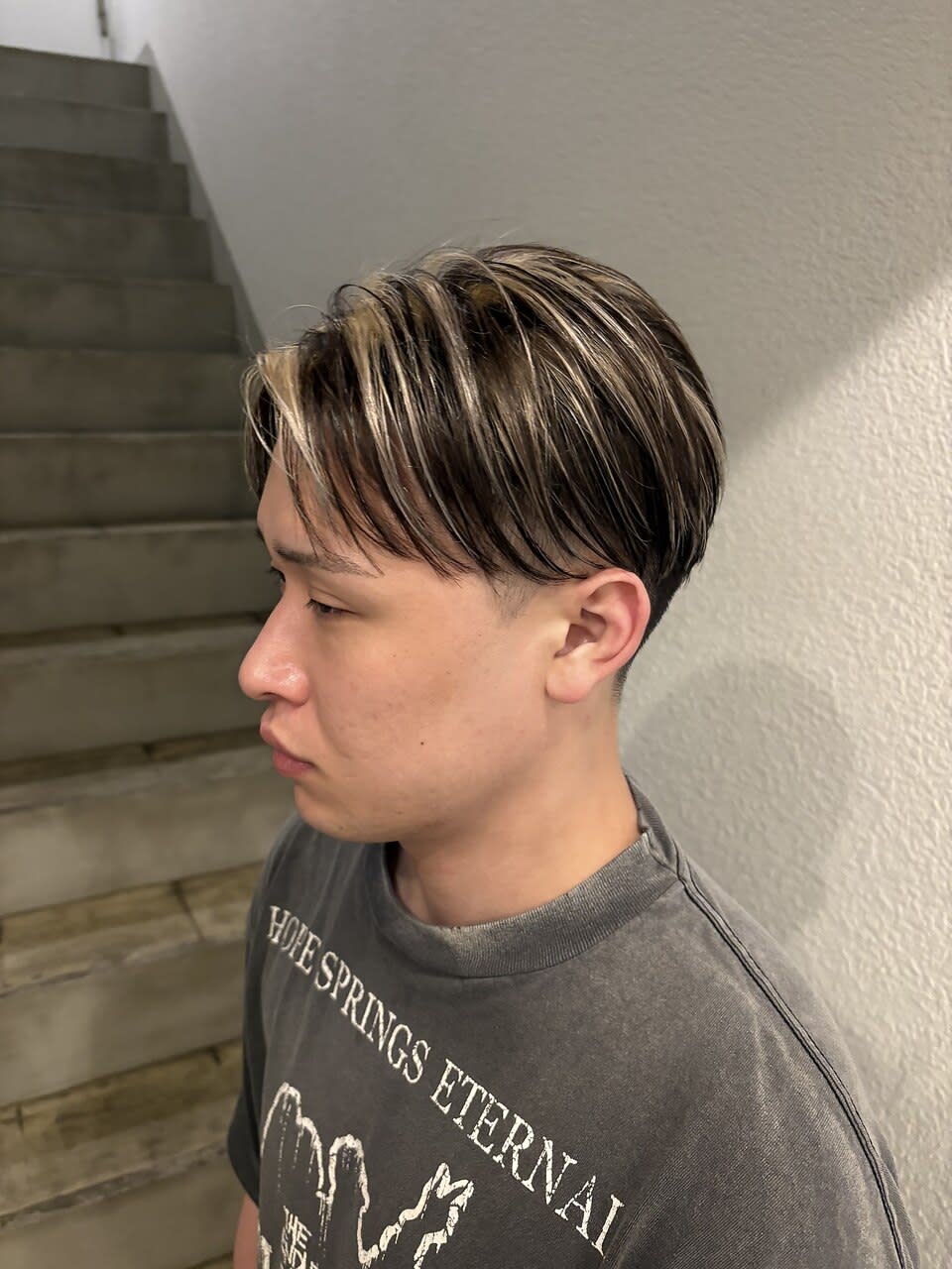 メンズサロン IVY 池袋東口駅前店【メンズサロン アイヴィー イケブクロヒガシグチエキマエテン】のスタイル紹介。メンズハイライト×ブラウンカラー