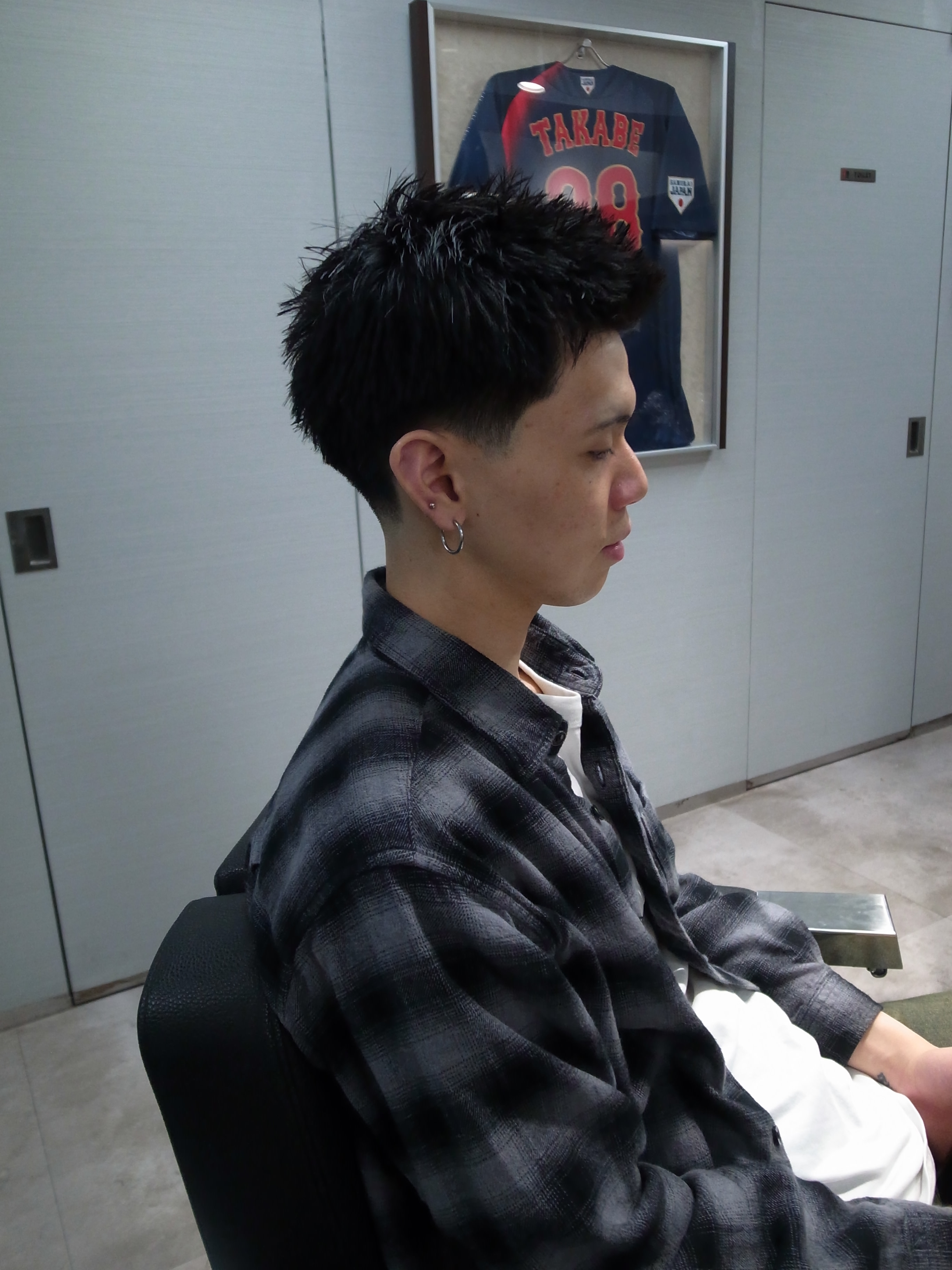 INTRO . by Fi-Ne 渋谷【イントロ バイ フィーネ シブヤ】【イントロ バイ フィーネ シブヤ】のスタイル紹介。バーバーテーパーフェードスパイキーショート/渋谷/代々木