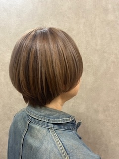 Janji【ジャンジー】のスタイル紹介。フェミニンマッシュショート