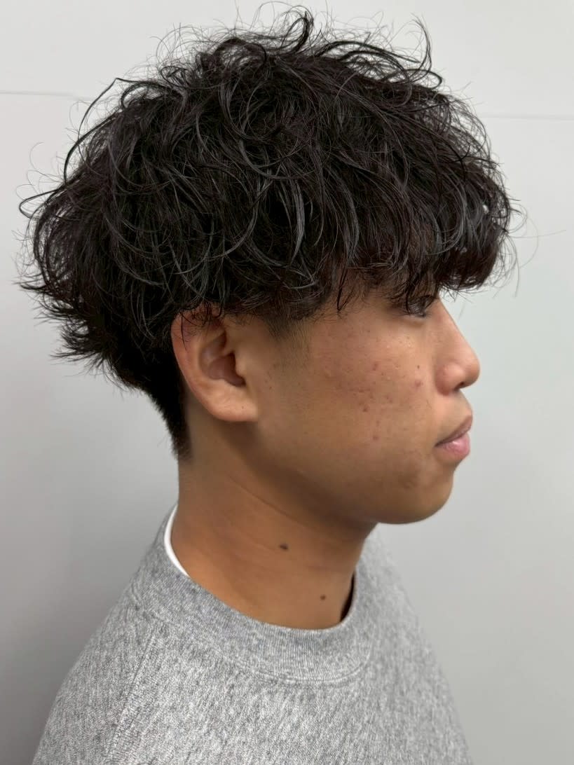 Men's salon SEPT. 博多【メンズサロン セプト ハカタ】のスタイル紹介。波巻きスパイラルパーマ 束感ショート ニュアンスパーマ
