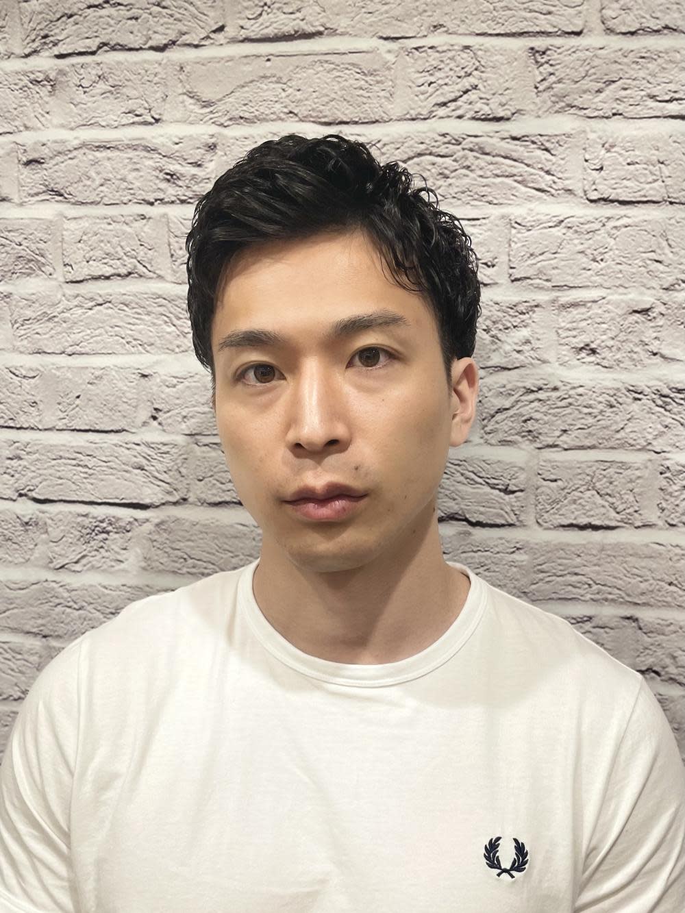 グレイスフルバーバー プラチナム【グレイスフルバーバー プラチナム】のスタイル紹介。アイロンパーマで作るツーブロックショート