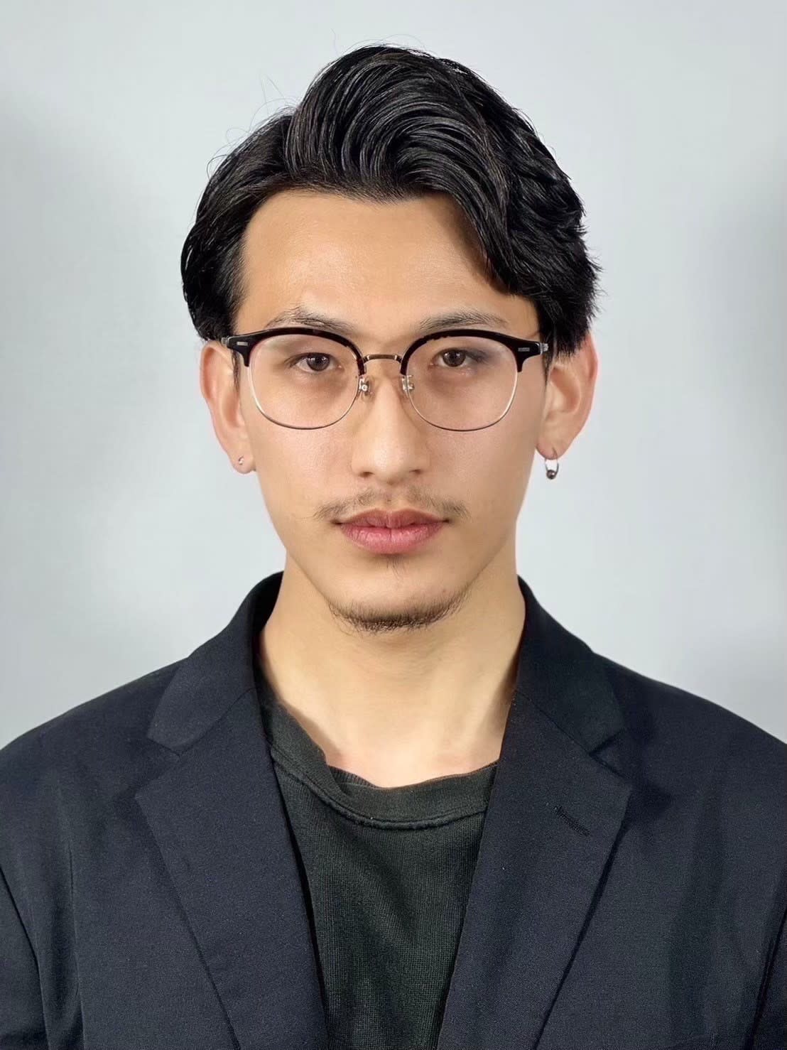 ヒロ銀座ヘアーサロン銀座一丁目店【ヒロギンザヘアーサロンギンザイッチョウメテン】のスタイル紹介。【知的・爽やか】大人に似合う王道センターパート・ニュアンスパ