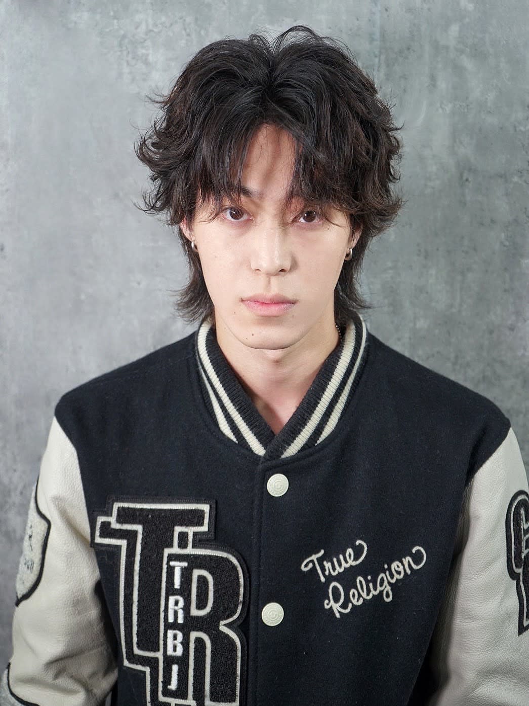 ヒロ銀座 BARBER SHOP 新宿店【ヒロギンザバーバーショップシンジュクテン】のスタイル紹介。ウルフフェザーパーマ