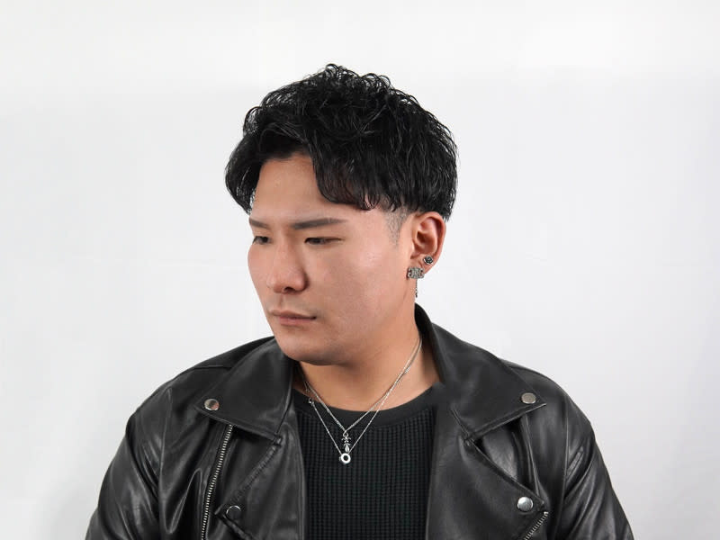 Kazu Hair 段原店【カズヘアー ダンバラテン】のスタイル紹介。ワイルドツイストアップバング