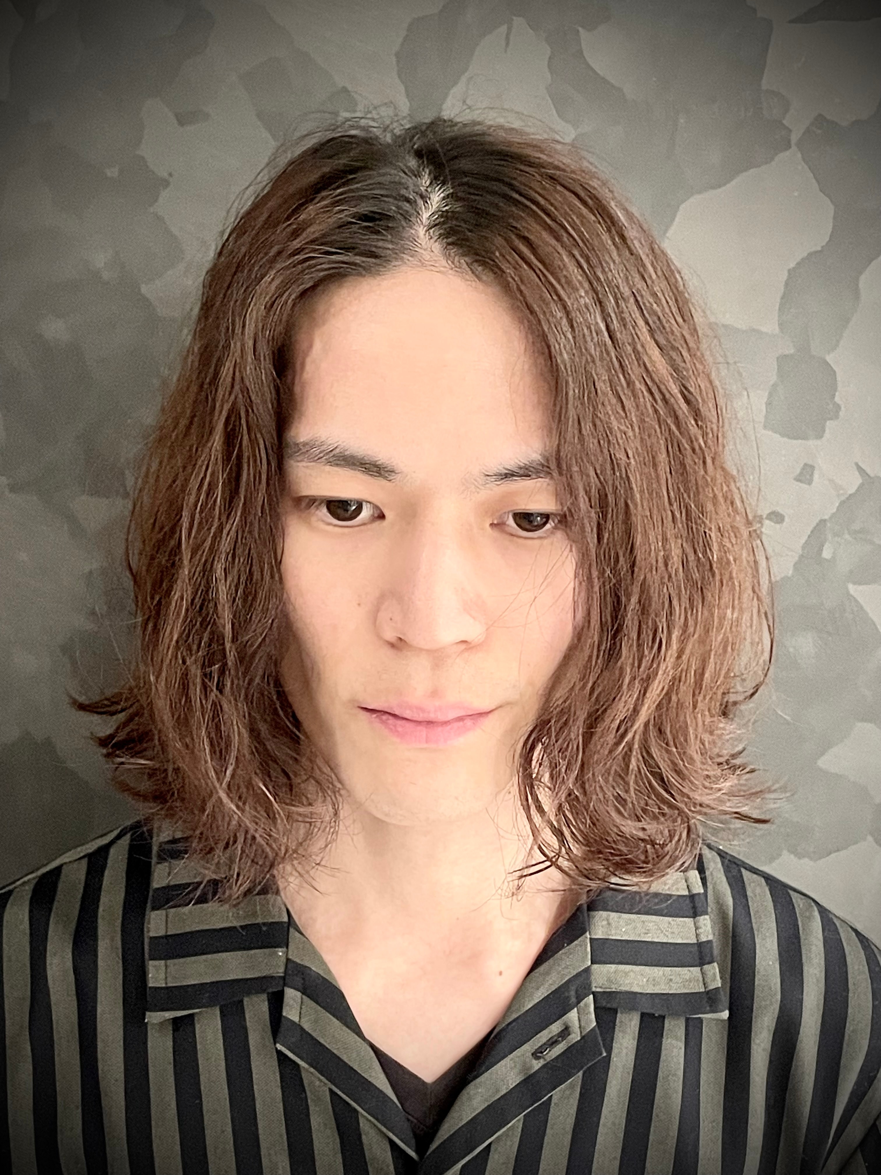 ヒロ銀座バーバーショップ大阪本店【ヒロギンザ バーバーショップオオサカホンテン】のスタイル紹介。ミディアムスパイラル