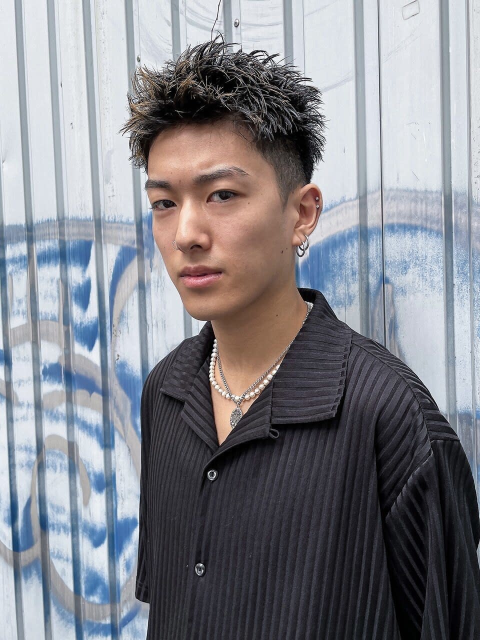 QOL mens salon 円山【クオル メンズサロン マルヤマ】のスタイル紹介。スパイキーショートアップバング刈り上げショートメンズショート