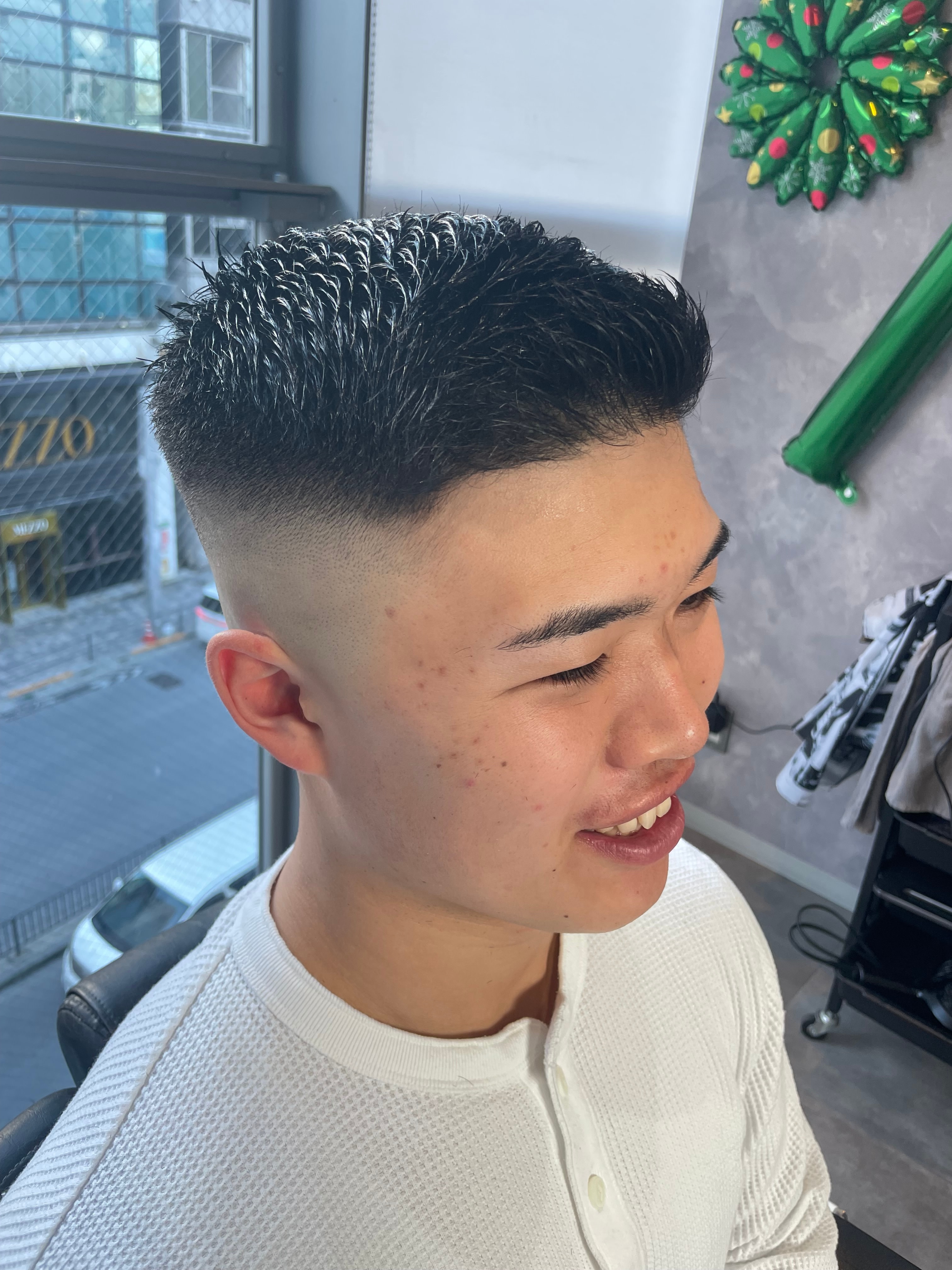 MEGURO BARBER SHOP 6PPONGI 目黒六【メグロ バーバー ショップ ロッポンギ メグロク】のスタイル紹介。フェザーアップ/ハイフェード