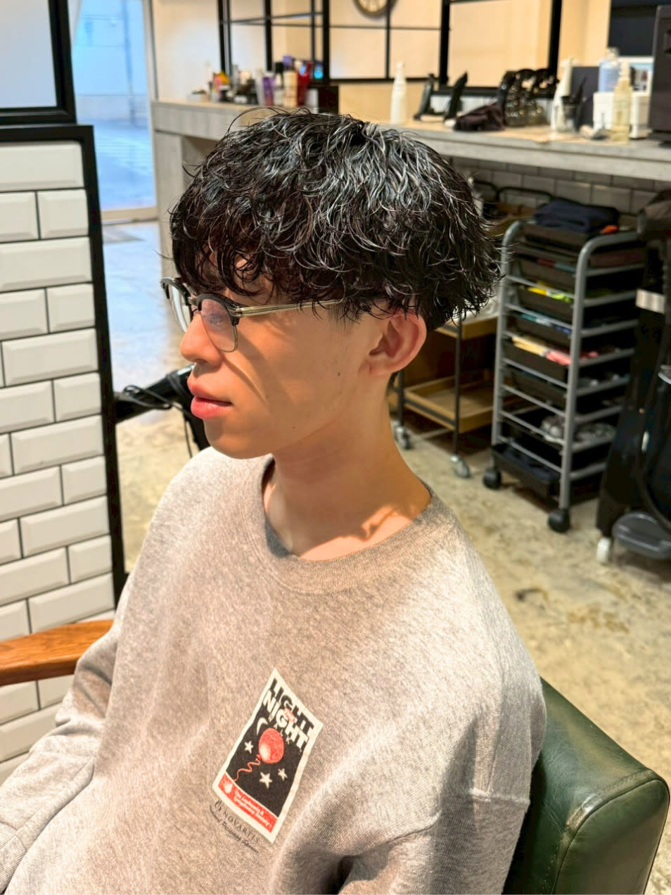 MEN'S SALON alfRed 瑞穂店【メンズサロン アルフレッド ミズホテン】のスタイル紹介。波巻きパーマ　刈り上げ　眼鏡に合うパーマ　メンズパーマ
