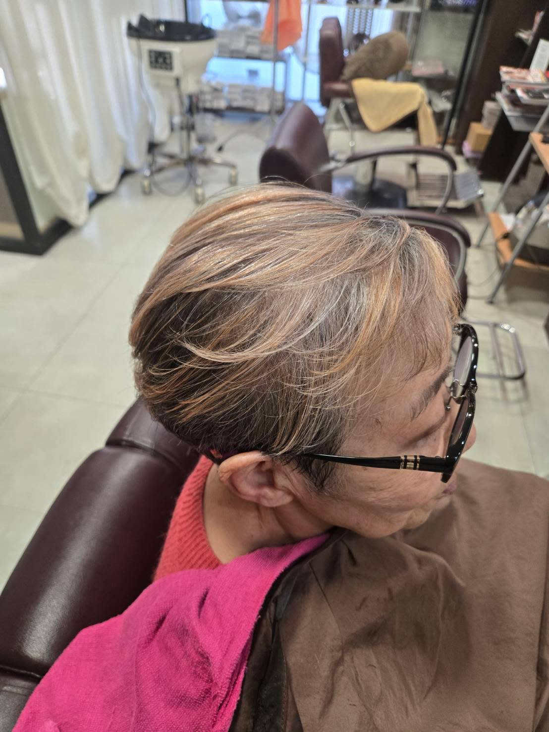 OZ【オズ】のスタイル紹介。(白髪ぼかしカット＋白髪ぼかしハイライト＋オーガニックカラー