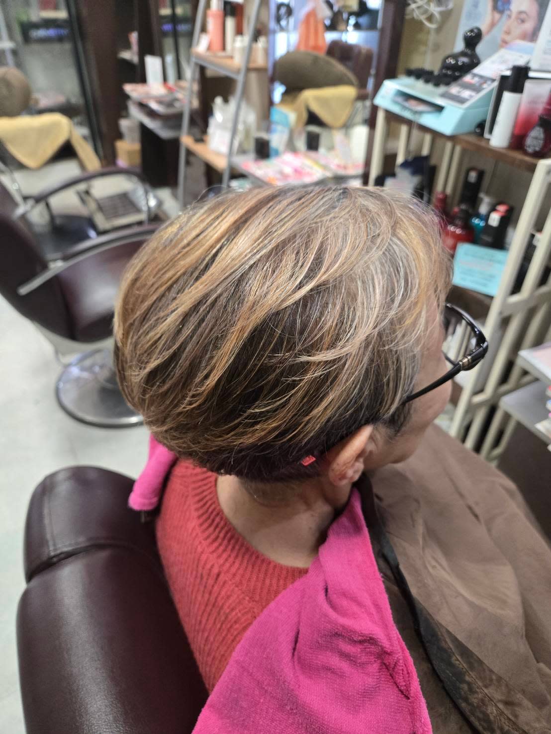 MEDIA MODA OZ【メディア モーダ オズ】のスタイル紹介。白髪ぼかしカラーリング