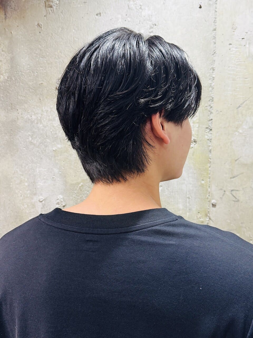 MEN'S SALON alfRed 瑞穂店【メンズサロン アルフレッド ミズホテン】のスタイル紹介。センターパート　タイトネープ　毛流れ　黒髪　ノーセット