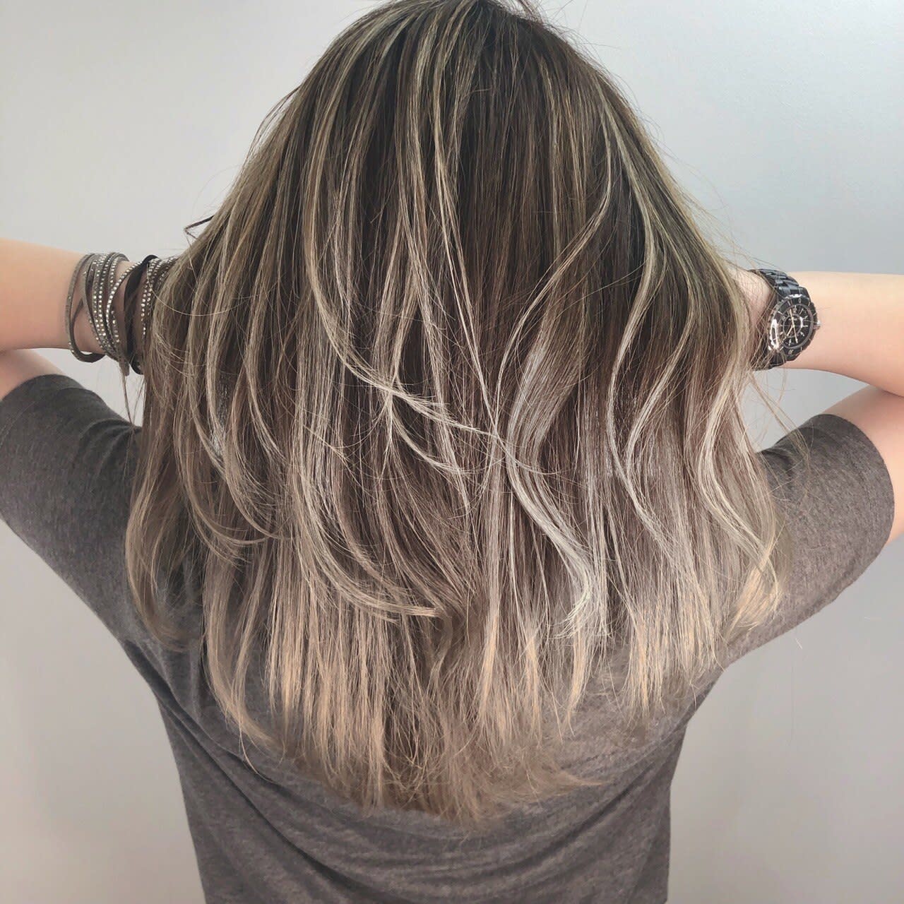 Chere azuri 狭山店【チェレ】【チェレ アズーリ サヤマテン】のスタイル紹介。外国人風シャドールーツ・バレイヤージュ・ミルクティーベージュ