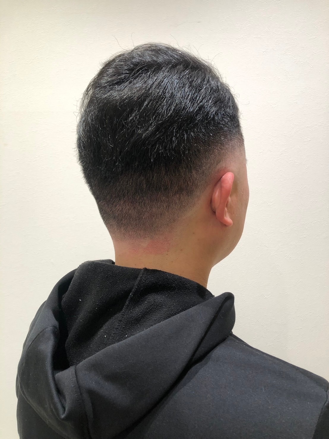 salon.de.SHILO 【メンズ理容室/バーバー】【サロンドシロ メンズリヨウシツ バーバー】のスタイル紹介。【麻布十番/メンズカット】スキンフェード　癖毛　30代