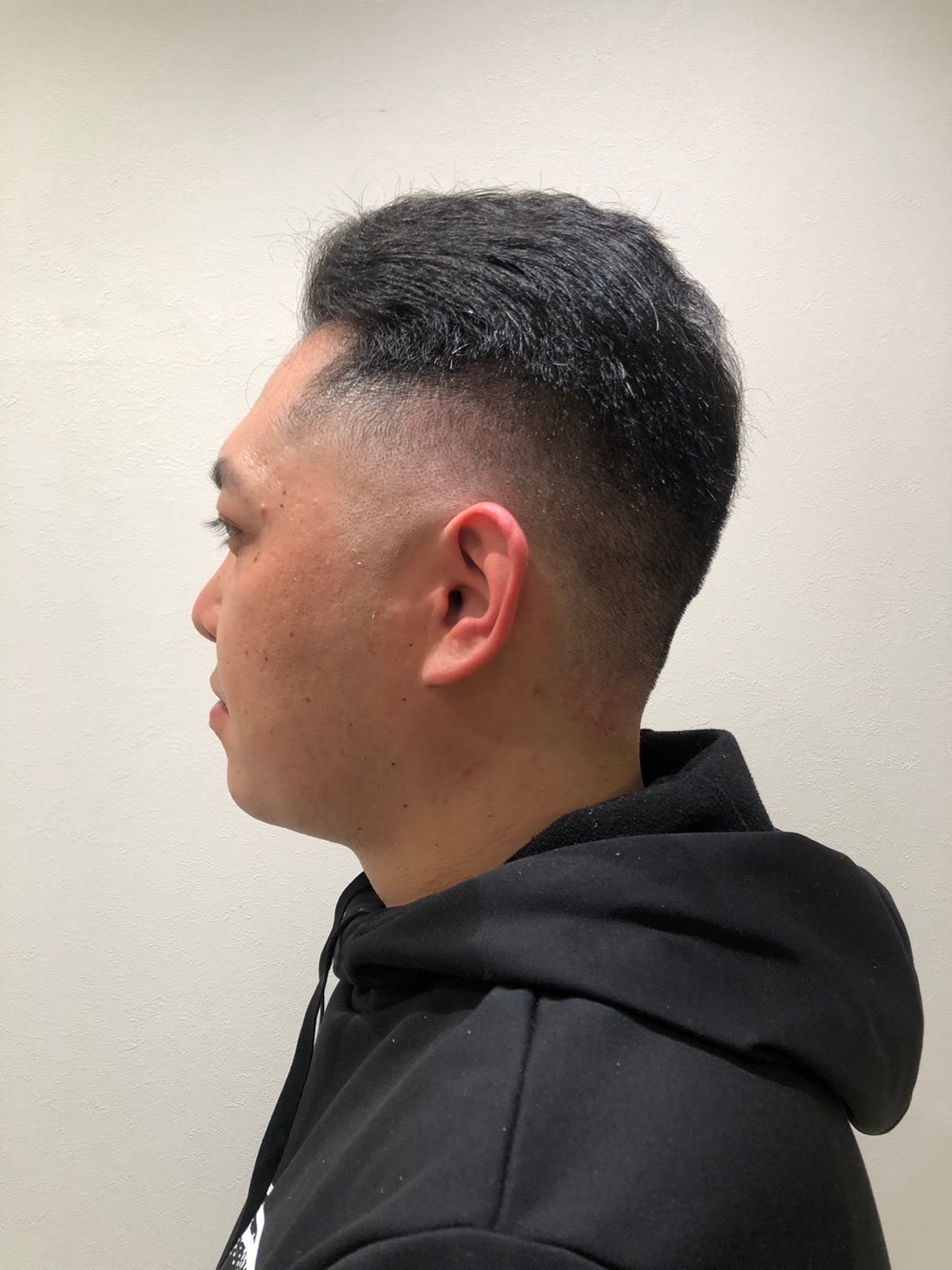 salon.de.SHILO 【メンズ理容室/バーバー】【サロンドシロ メンズリヨウシツ バーバー】のスタイル紹介。【麻布十番/メンズカット】スキンフェード　癖毛　30代