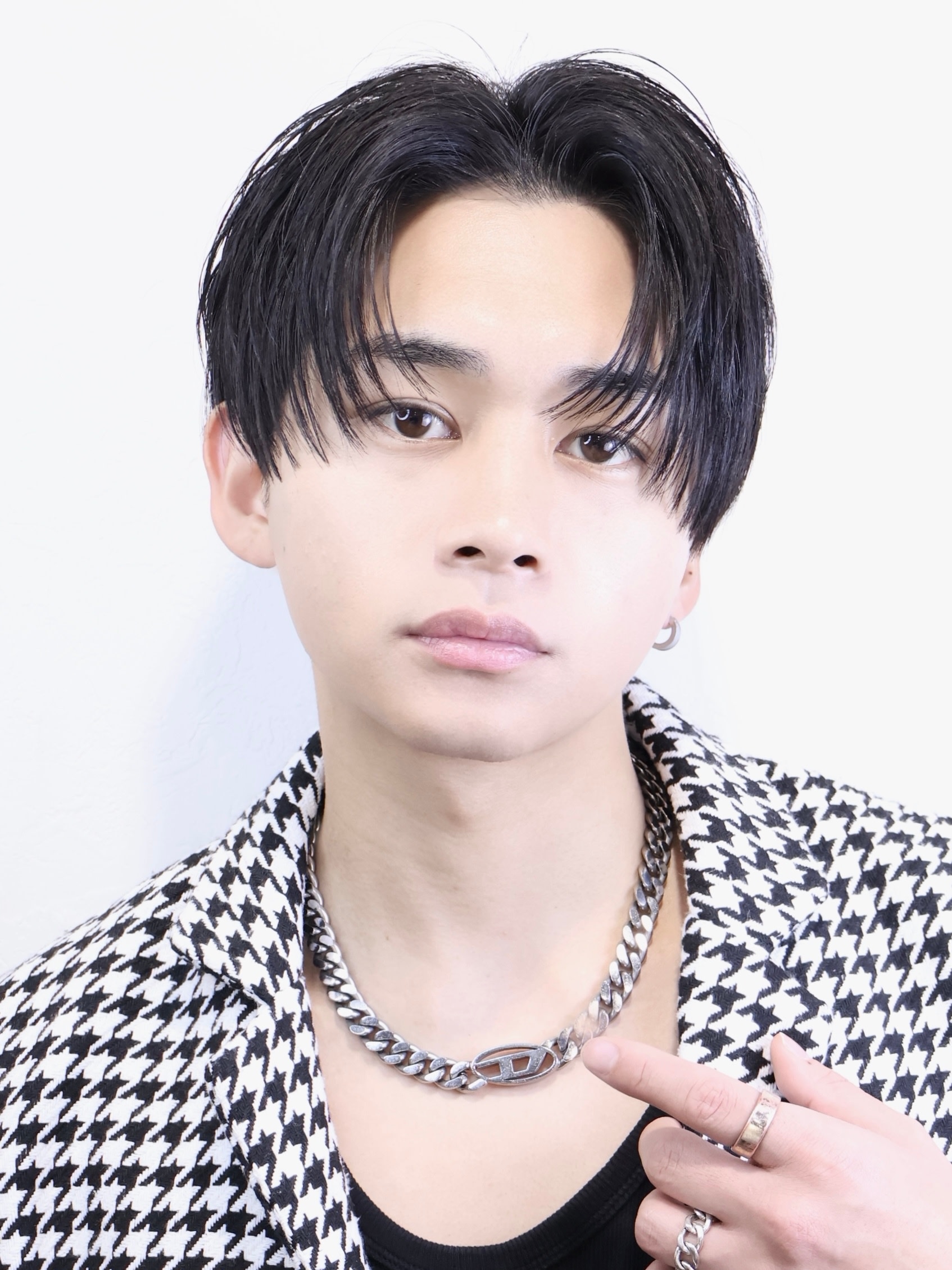 FLAVA Men's hair メンズサロン吉祥寺【フレイバ メンズヘア】【フレイバ メンズヘア】のスタイル紹介。ストレートセンターパート