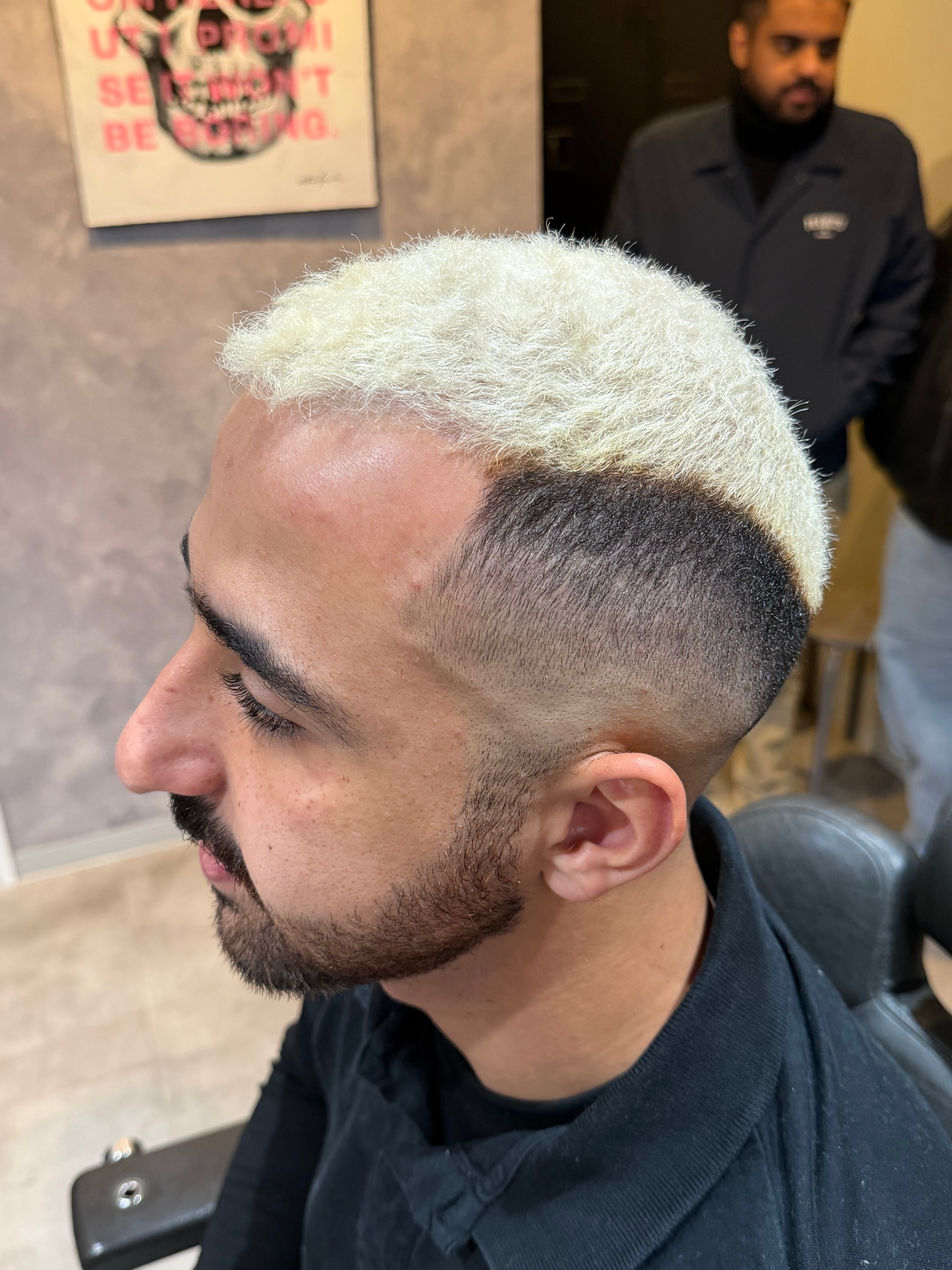 MEGURO BARBER SHOP 6PPONGI 目黒六【メグロ バーバー ショップ ロッポンギ メグロク】のスタイル紹介。フェード×ブロンド