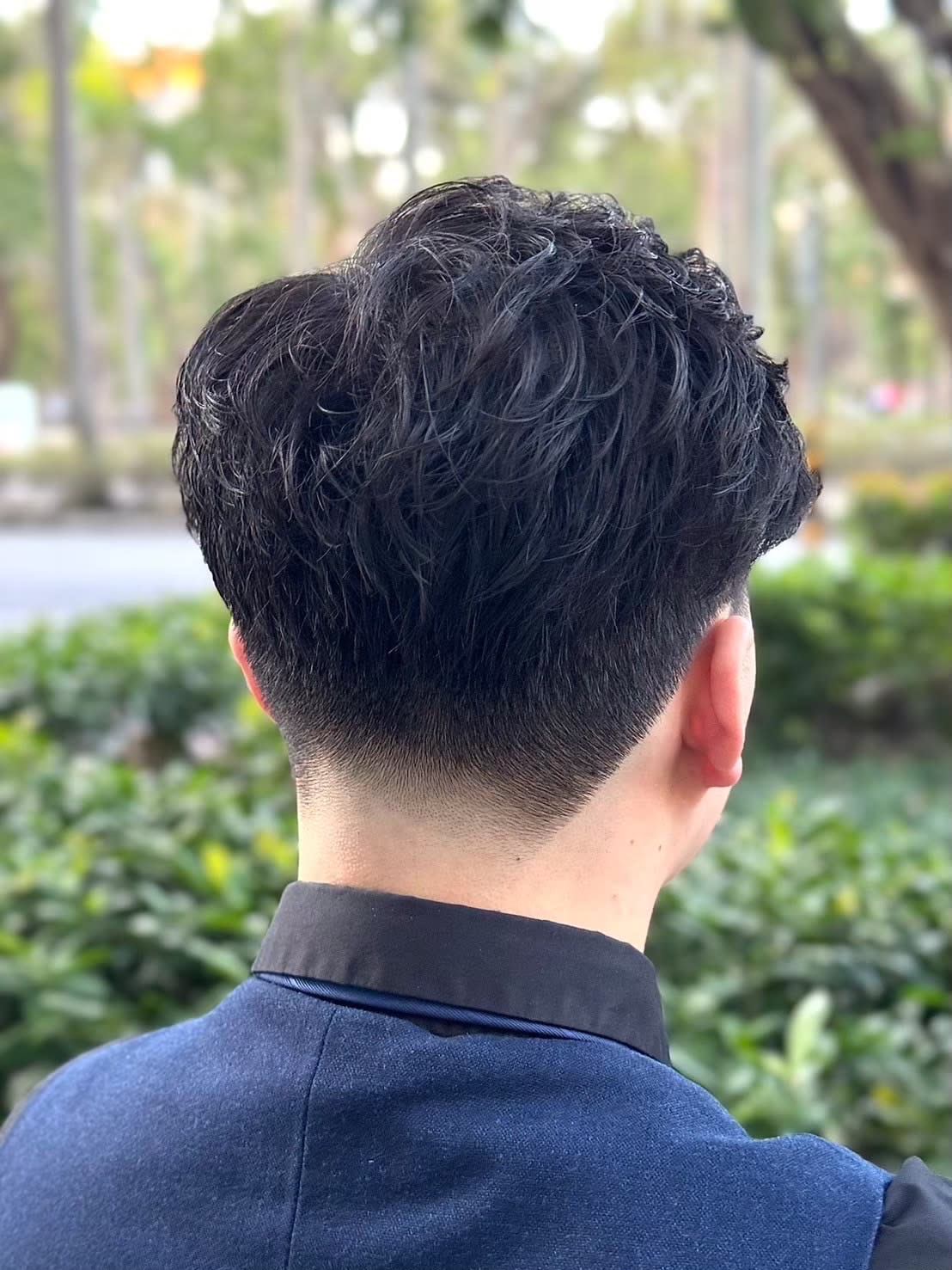 ヒロ銀座バーバーショップ難波店【ヒロギンザバーバーショップナンバテン】のスタイル紹介。テーパーフェードフェザーショート